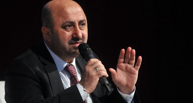 Bir süredir Kovid-19 tedavisi gören <a href="/DiyanetVakfi/">Türkiye Diyanet Vakfı</a> gönüllüsü,İlahiyat fakültesinden öğrencim Ömer Döngeloğlu Hocamızın vefatını büyük bir teessürle öğrenmiş bulunmaktayım.Kıymetli hocamıza ve koronavirüsten vefat eden tüm kardeşlerimize Allah’tan rahmet;yakınlarına sabır diliyorum