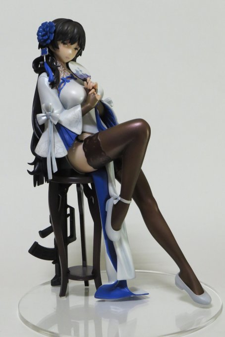 1/6 95式 玉玲瓏(可脫Gk) 塗裝委託終於完成啦\\030//從2018年開始製作原型到今天 歷經種種困難終於可以把老婆擺在桌桌上惹。・゜・(つд`゜)・゜・#QBZ95 #少女前線 #少女前线 #ドールズフロントライン 