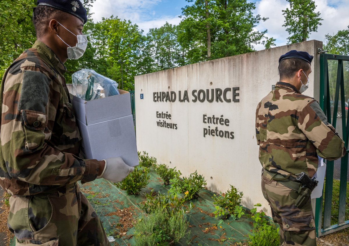 armeedeTerre's tweet photo. Entre le 28 et le 29 avril, les militaires du #12RC engagés sur l’opération #Résilience, ont livré du matériel sanitaire à 80 EHPAD et établissements de santé.
👉https://t.co/Ec6NTS2x17 https://t.co/EHXLc4N4fK