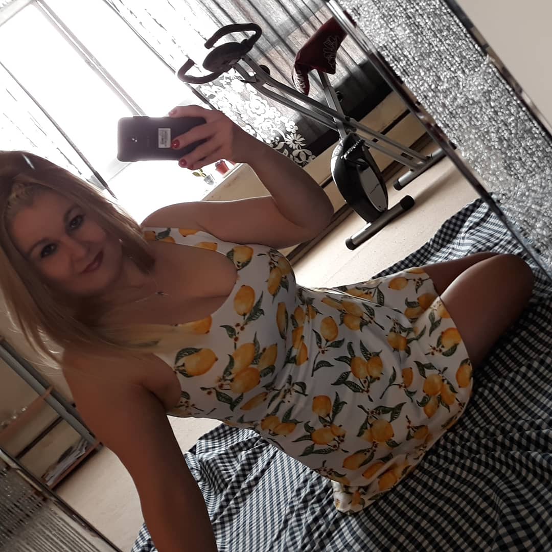 roxannerandel's tweet photo. Lemon dress...as i slim over the next few weeks, i hope it fits better by the time i am back in #postiano https://t.co/my63DKUORH