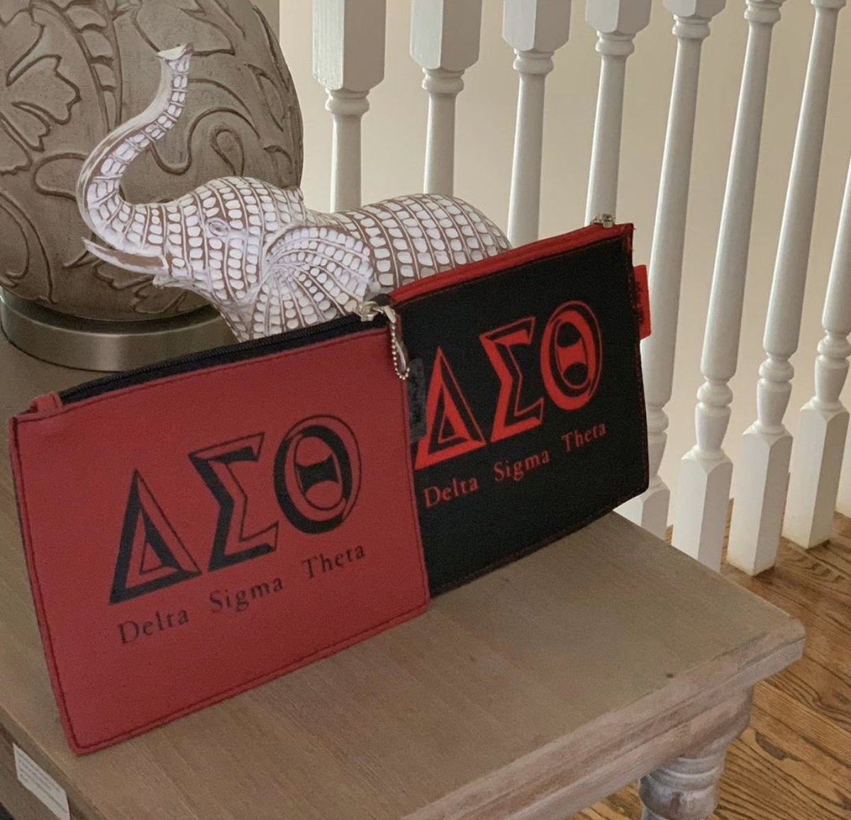 Monogrammingme1's tweet photo. Delta Sigma Theta Pouches! ❤️🖤
.
.
.
.
.
.
.
 #dst #deltasigmatheta #greeklife #deltasigmathetasororityinc #1913 #elephants #pouches #sorority #deltadiva #delta #crimsonandcream #sororitysisters #sororitylife https://t.co/ntISO4A4xP