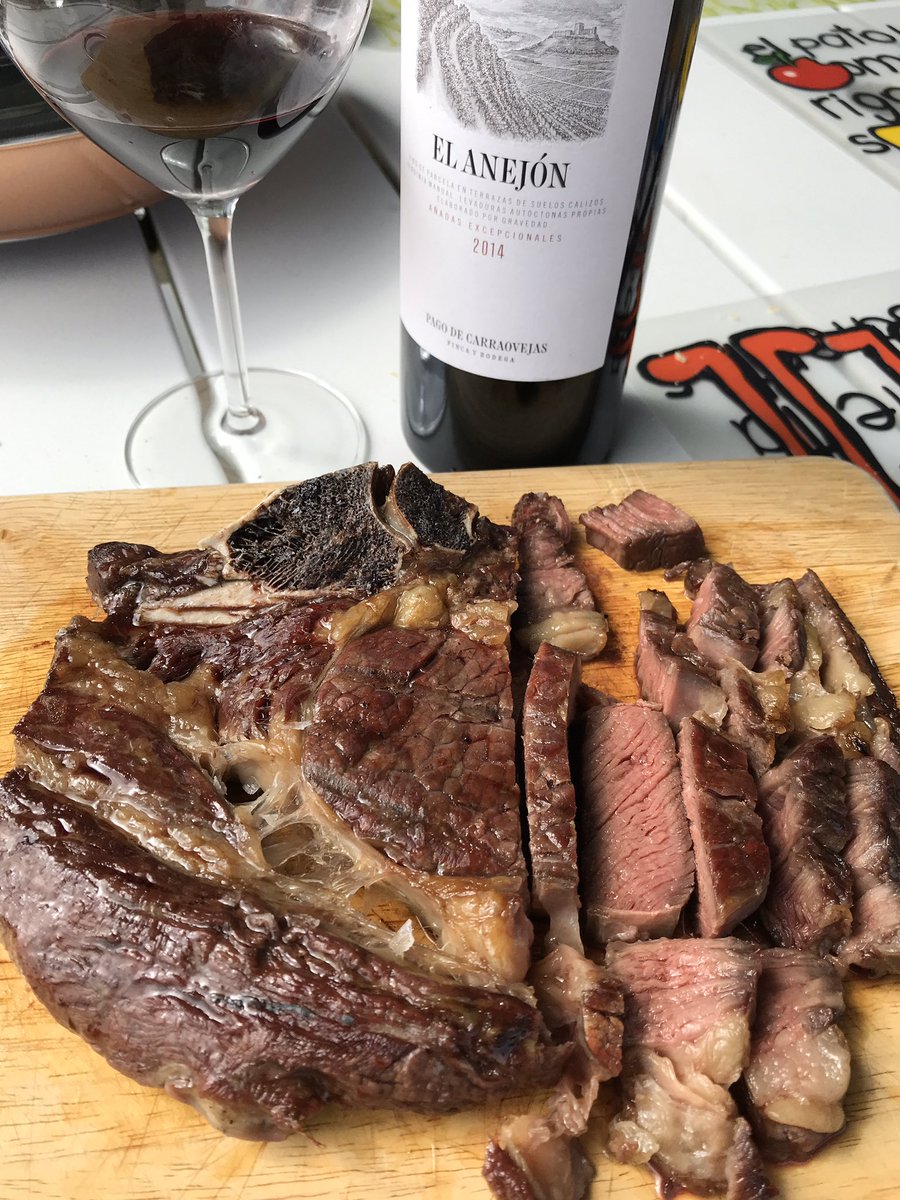 Hay fines de semana en casa y confinados que son muy llevaderos... ayuda la temporada de centolla y gambitas de Huelva con manzanilla , el frescor del dentón, la salsa de miel y mostaza para la costilla a la parrilla y ese <a href="/PagoCarraovejas/">Pago de Carraovejas</a> para el chuletón