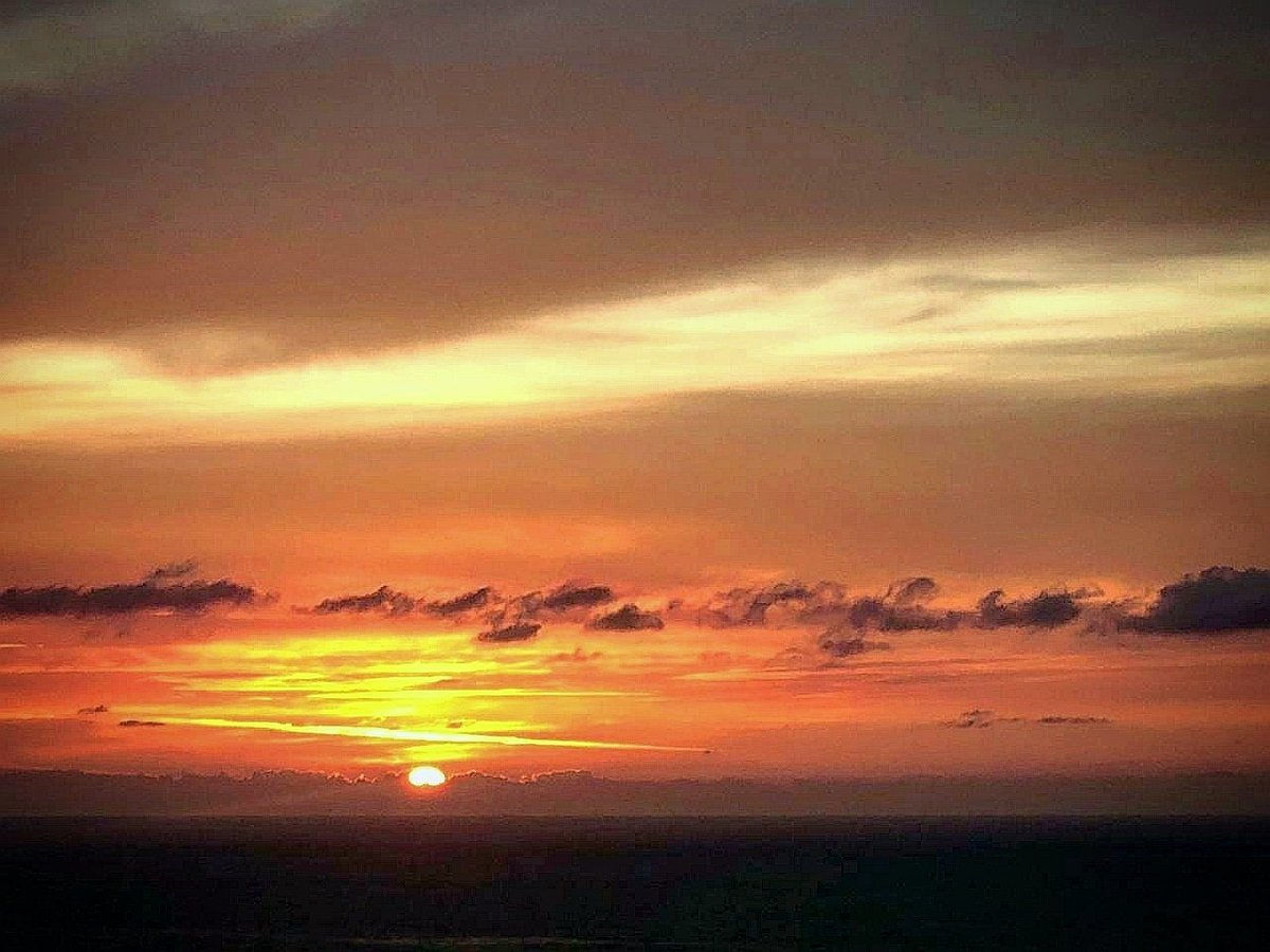 DrCyNehmeh's tweet photo. After sunset there is a #sunrise
#mysunset #neverset #mysunrise thank you
#power 
#DrCy https://t.co/HmHL3JGmA7
