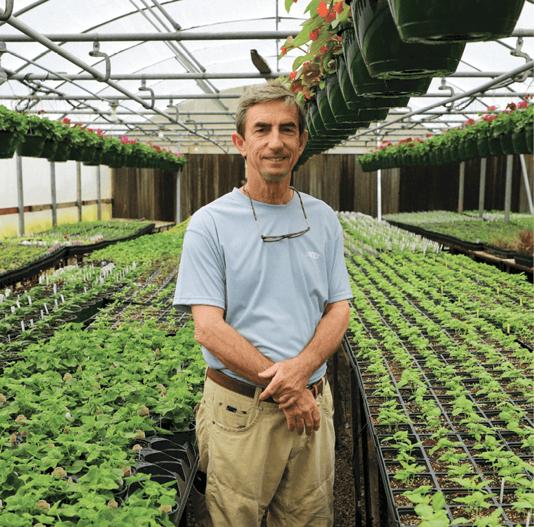 Photos by Laura Hoefer If Tim and Lisa King aren’t working at Forest Lake Greenhouses, the husband and wife horticulturalists are probably tending to their home garden in Florence, South Carolina. superfloral.com/rss-feeds/grow…