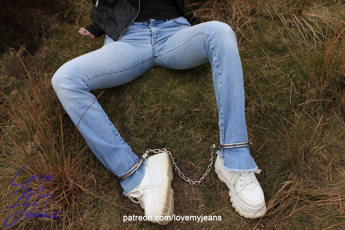 LoveMyJeans1's tweet photo. Spicy chain video p now on my Patreon page!
https://t.co/mFFFz6J8SF
#chains #jeans #tightjeans #chainedgirls #cuffed #denim #sneakers #shoes #shoeaddict #bdsm #sub #femsub #wannaplay #cameltoe #messyshoes https://t.co/UtgOYgsvxZ