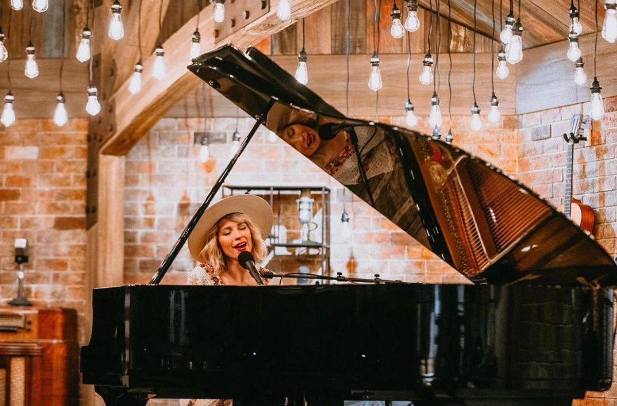 Watch me perform today on Grace Notes on @byutv at 4:30 ET/1:30 PT! @ByutvS