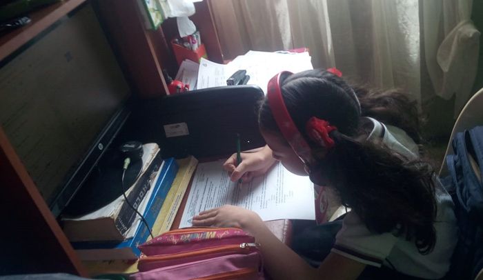 laopinion_col's tweet photo. #Cúcuta | Aunque las clases y tareas ahora se hacen desde la virtualidad, el cuaderno y el lápiz siguen siendo elementos fundamentales en su educación https://t.co/8J1G56C8BT https://t.co/ypEeEh3tuK