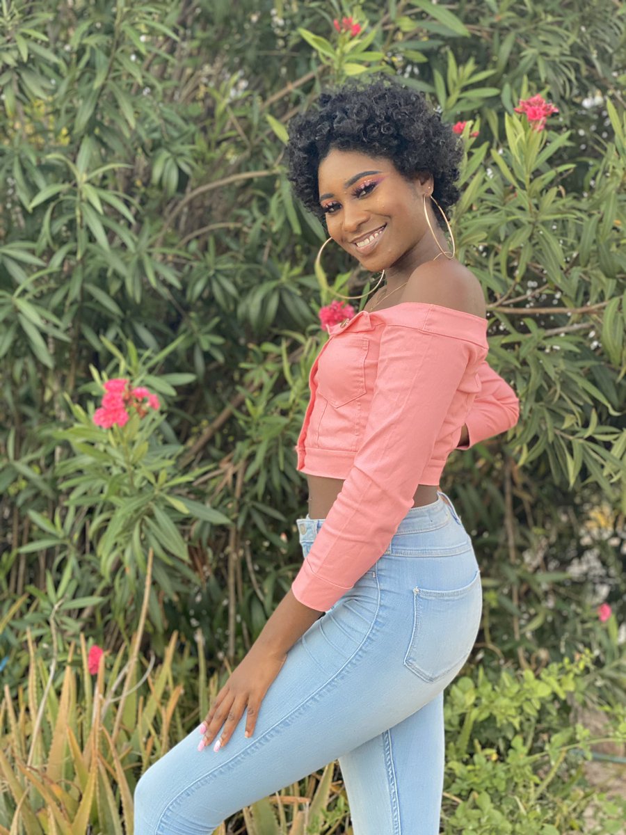AdieNovs's tweet photo. Flower Child πΈππ¦
#LOCKDOWN2020 #Quarantine #BackyardChronicles #HomeSafe #BlackGirlMagic #PureMelanin #Growing #Glowing #Blossoming https://t.co/4bgKJopt55
