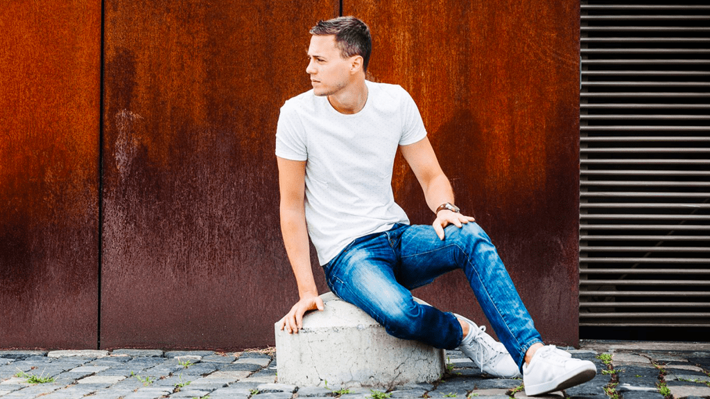 RiptideLyon's tweet photo. "Be Your Lover" un nouvel hymne chill-house made in Belgique !
@Namicmusic @rodmusicfr https://t.co/XSKgE9OMX5 https://t.co/nWIbbmM65y
