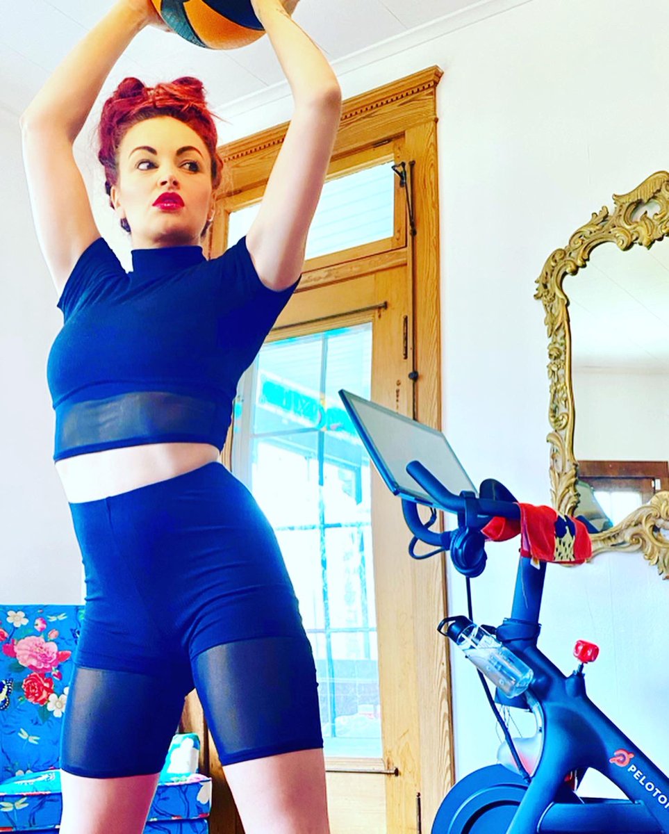 marialkanellis's tweet photo. Day 3 from my husbands POV... #homegym #fashionnova #stayhome #stayhomephotoshoot #nonessentialwrestler #NonEssentialFamily https://t.co/EAuy2QHUqC