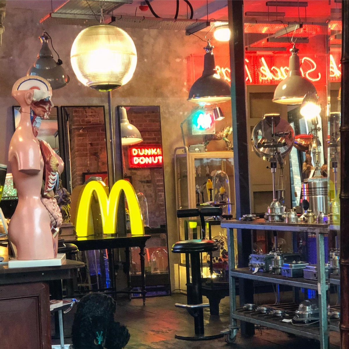 DigsBrighton's tweet photo. @DrewPritchard #salvagesundays Digs Brighton Decorative Interiors on South Coast busy on restoration projects and in-house training. Insta @DigsBrighton Web @Digsign https://t.co/9jw0oiLwCk