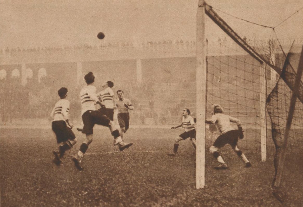 phanou_herko's tweet photo. - Lyon, football et tribunes - 

Dimanche 16 novembre 1930
Stade municipal - sélection du Lyonnais vs sélection de Catalogne 
_______________________
📷Miroirs des sports https://t.co/B4RaiROnfH