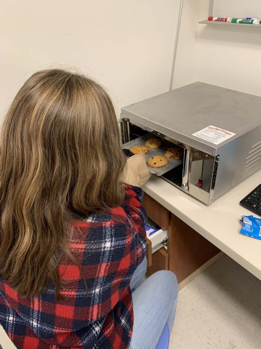 Cassandra_E_B's tweet photo. #DECAICDCWeek - Next year even though I won’t be there I’m looking forward to seeing my chapter take our school store to the #NEXTLEVEL after our first year of reopening was such a success. @DECAInc @ConnecticutDECA @NonnewaugDECA @Nonnewaug_HS https://t.co/bojoSUHeA5