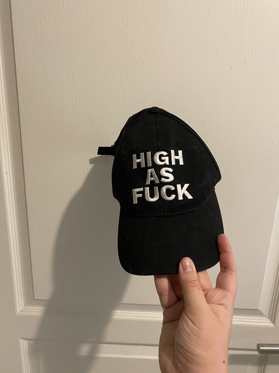 Ceralyne's tweet photo. A VENDRE - HIGH AS FUCK CASQUETTE ‼️‼️‼️ https://t.co/3ryxGqkiMa