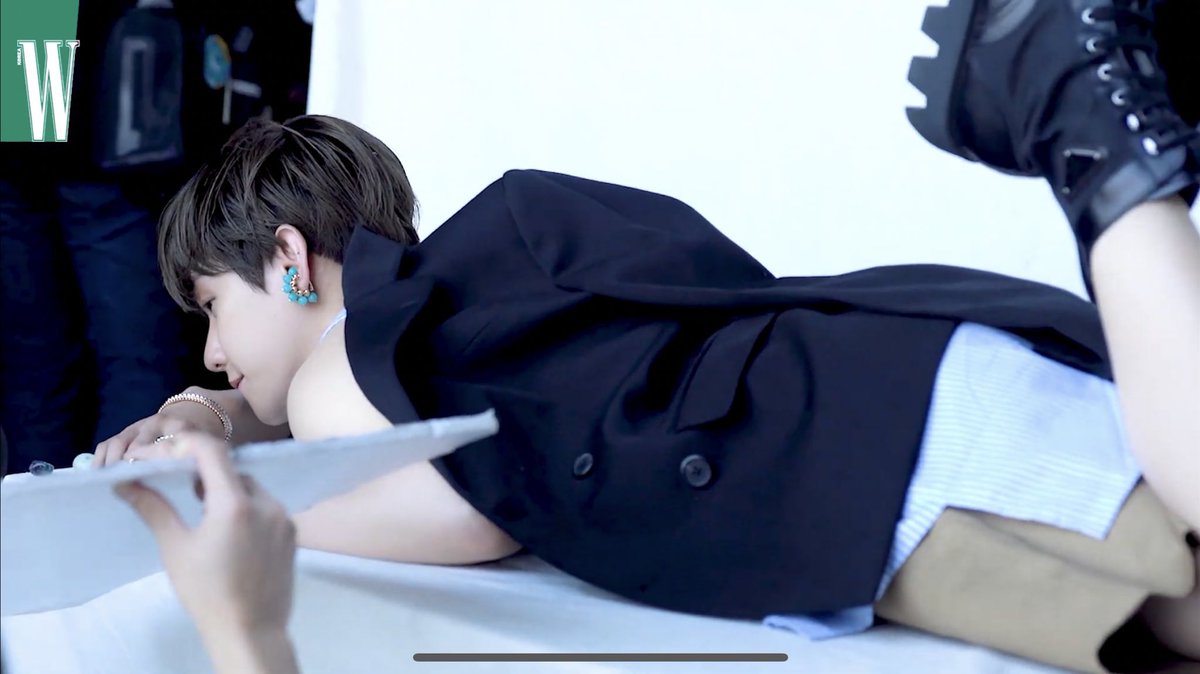 byunascorgi's tweet photo. a lot of baek content today https://t.co/uNiz4lLxfH