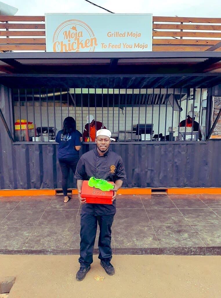 Cellular_jnr's tweet image. On a serious note... After this Lockdown we going straight to Moja Chicken. Umjita is a real hustler! #DateMyFamily