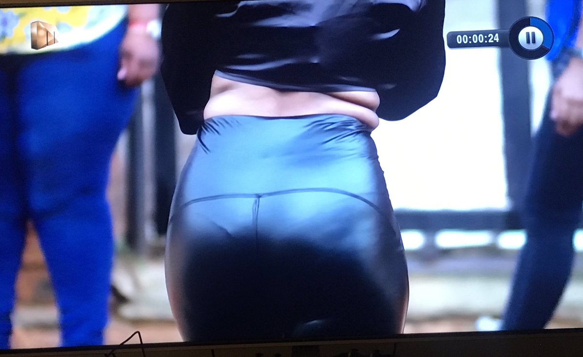khuthadzomunyai's tweet photo. The camera man is very Stout  #DateMyFamily https://t.co/rAP9yQBCzZ