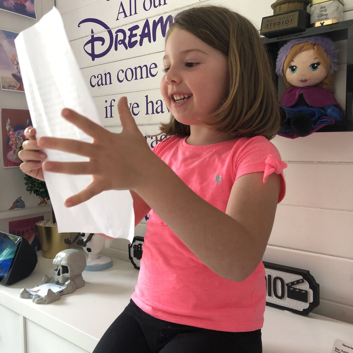 TheaAchillea's tweet photo. Had fun today learning lines for a new #monologue in mummy’s #studio. I make it fun by turning it into a song and singing them, it sinks in faster that way I find. What tricks have you used to learn lines? @SallyKingAgency #SallyKing #ImOnlyFive #QuarantineLife #LOCKDOWN2020 🤩 https://t.co/bNvrgKCHT5
