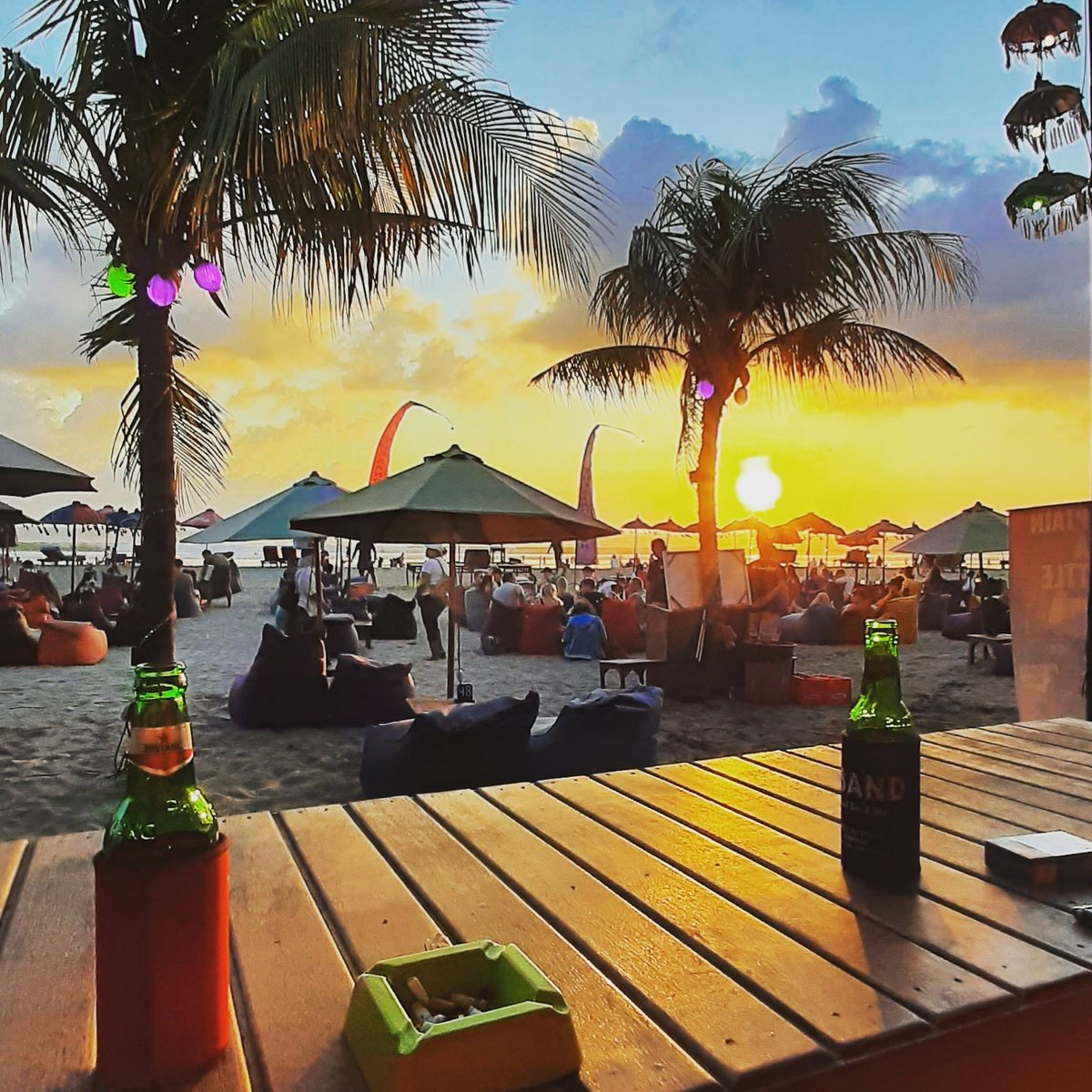 av9901's tweet photo. #SundaySunsets
Nothing like a #bali #sunset in (nov 2019) with a cold #bingtang or 5 😂 ....may 2020 > england grey skies and lockdown 🤔 https://t.co/ZIdAZgDjOI