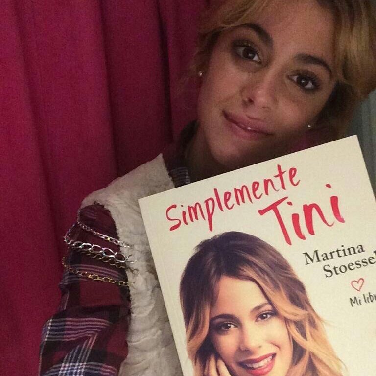 vadersbae's tweet photo. 6 AÑOS 💕 @TiniStoessel #SimplementeTini https://t.co/9j0YxFtQ3w
