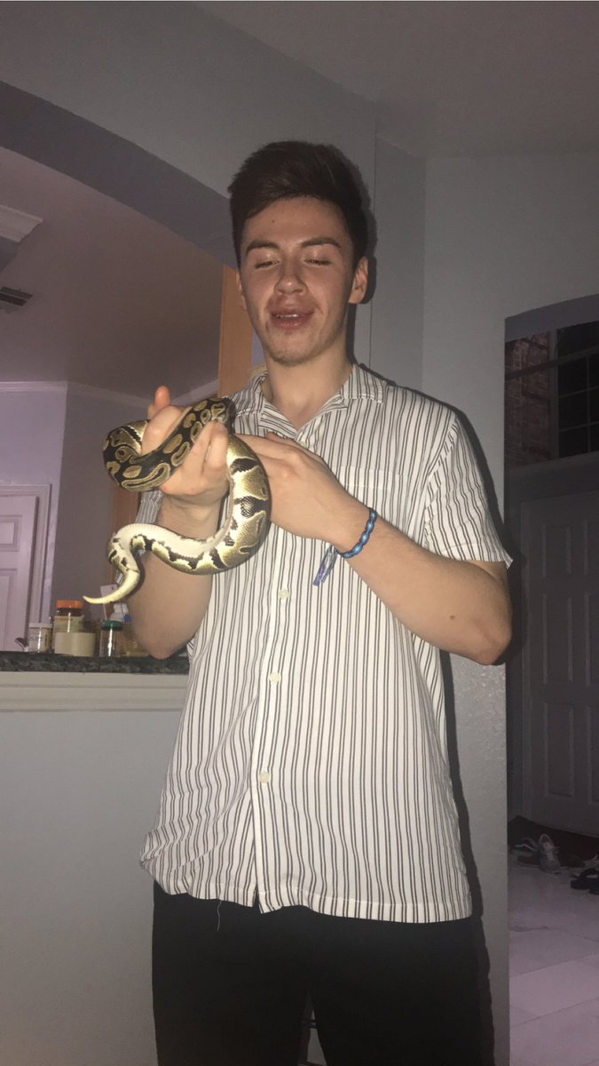 zlRelinquish's tweet photo. Happy birthday to a homie since hs to many more bro love u lots 🥺😘 @Andre_James_ https://t.co/8gvki87wdW