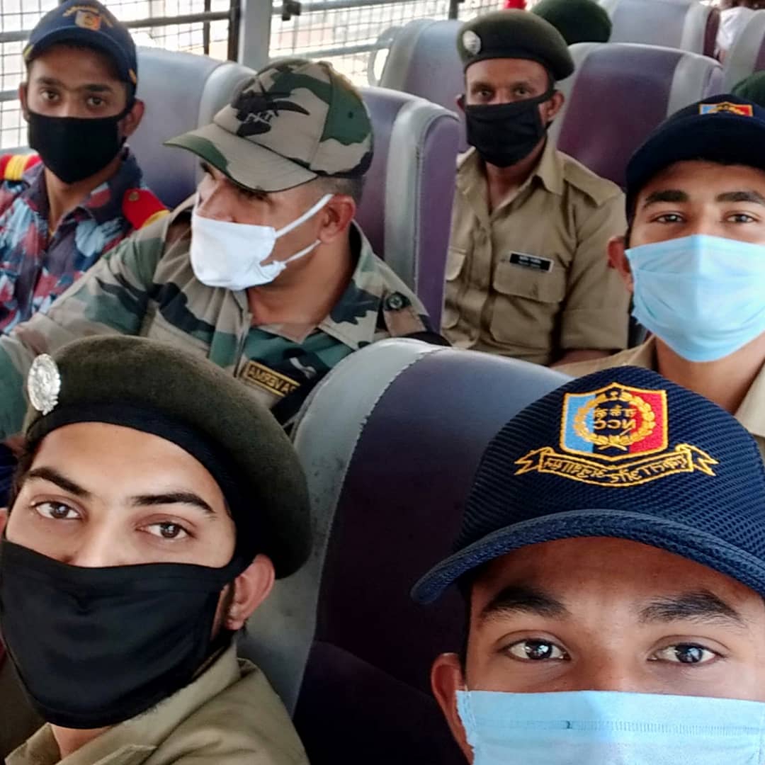 Khushal17164913's tweet photo. #NationalCadetCorps
#ExNCCYogdan #Gujarat #Anand
#FightAgainstCorona
The best way to find yourself is to lose yourself in the service of the others. #MoDAgainstCorona
#Covid_19 #StayHome #DefencePRO_Guj https://t.co/YecbOs2hdH