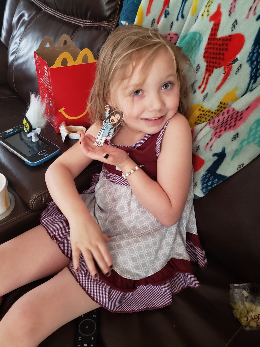 LenoxErin's tweet photo. Some sweet girls got their Flat Ms. Lenoxes in the mail this weekend! ❤️ #AdventuresWithFlatMsLenox #SudduthAtHome #StarkvilleSpark https://t.co/4jmwoUX8pe