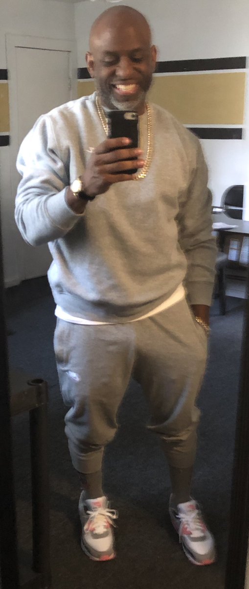 uncle_rjs's tweet photo. #passgo #itsamonopoly #plus40finest #greysweatsonasunday #amen #thotfit https://t.co/boratApf3u