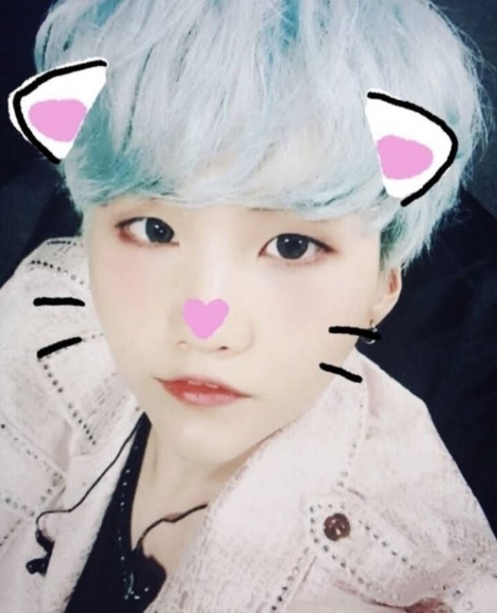 firtslove93's tweet photo. @btsgaveme2wings @maria_jiminssi @BTS_twt Creo que fue #SUGA el tiene una debilidad con la alimentación, y los necesitados.
Estoy segura qué fue él, y ya sabemos que a él no le gusta que se sepa de sus buenas acciones. #SUGAisAngel 😊😍😘
#IUxSUGA #SUGABestProducer
#AGUSTD2 #SUGAIsPerfect 💜 https://t.co/ebE8iQrFxU