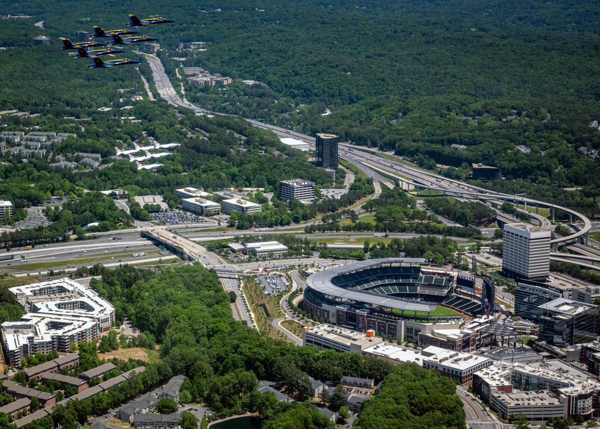 USNavy's tweet photo. #ICYMI The @BlueAngels and @AFThunderbirds flew over Baltimore, Washington D.C. and Atlanta to honor and salute all of our #HealthcareHeroes 🇺🇸💪 https://t.co/rl1Ud8kdDZ