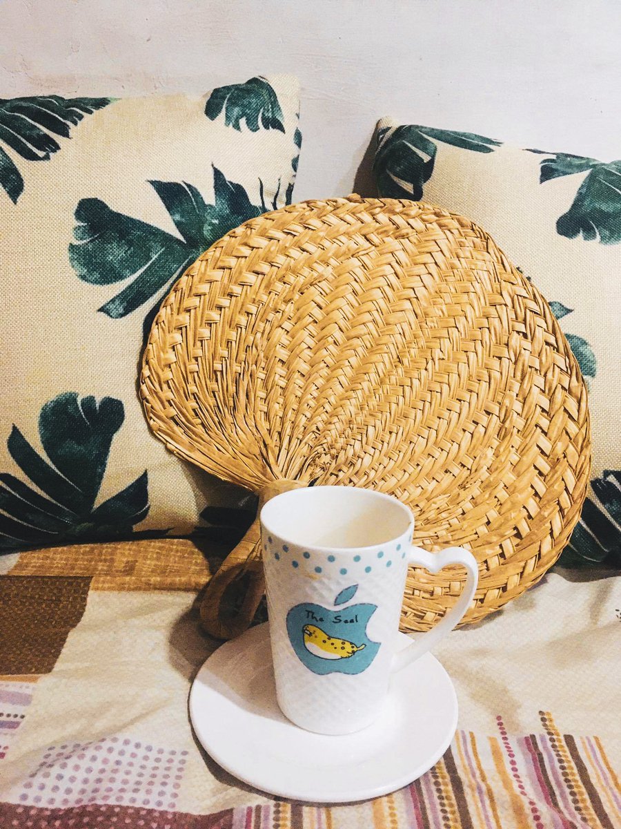 hyundeon's tweet photo. Weekend vibe... Coffee can ease the tiredness of one's soul. Is it still summer??? 😉 #Coffee #Weekend https://t.co/9N8Teit3VQ