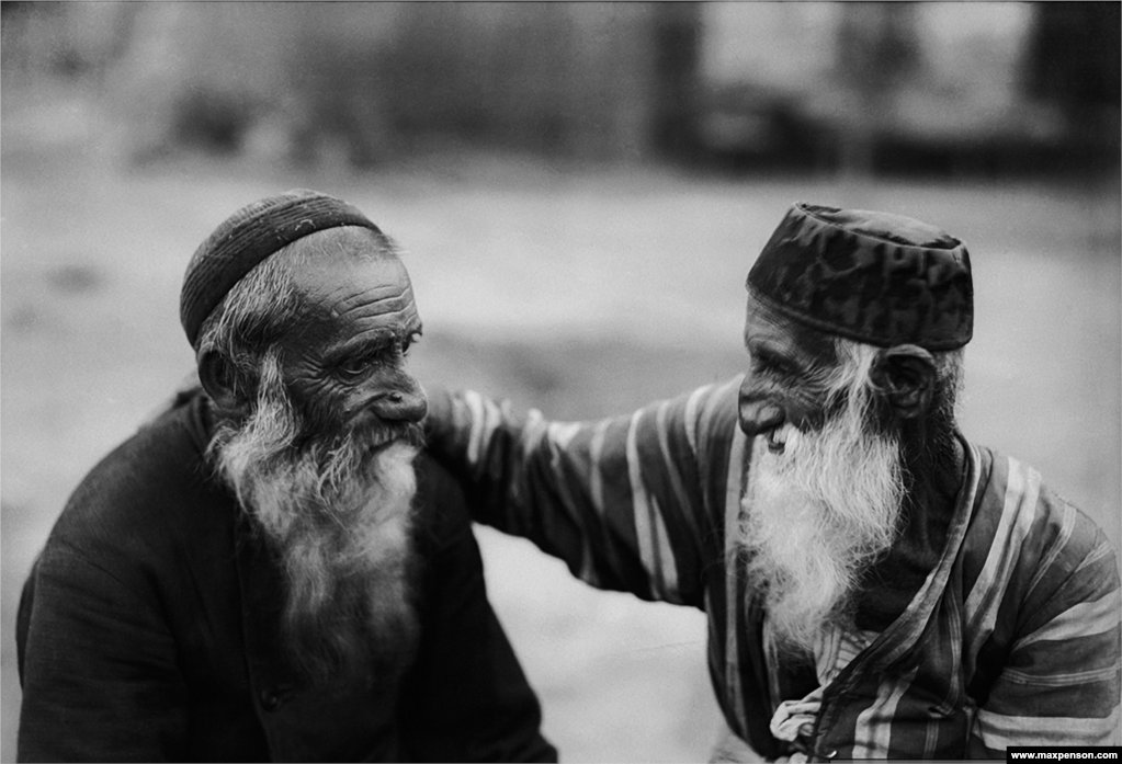 People of Bukhara: Two old Jewish men. Picture by Max Penson.