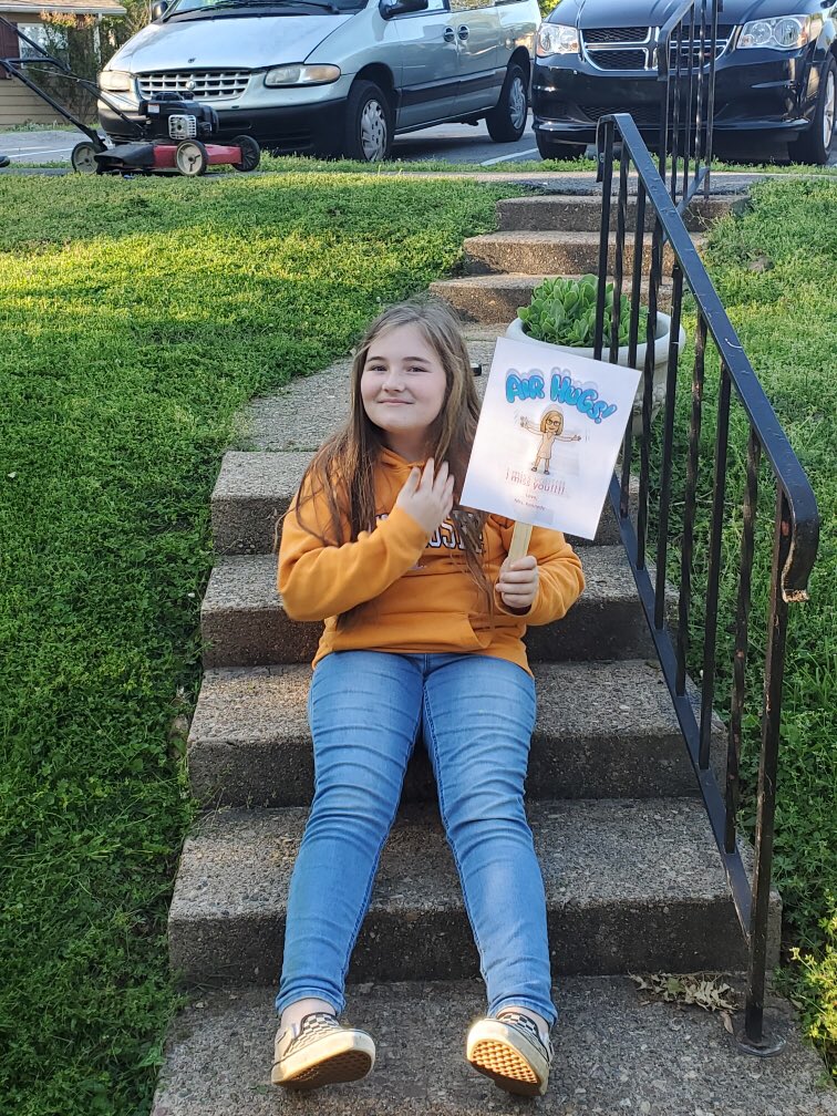 GlenwoodCubs's tweet image. Air hugs, new books, and happy smiles for 3rd graders! Sure miss all our Cubs! @ORSchools @GinnyBoles