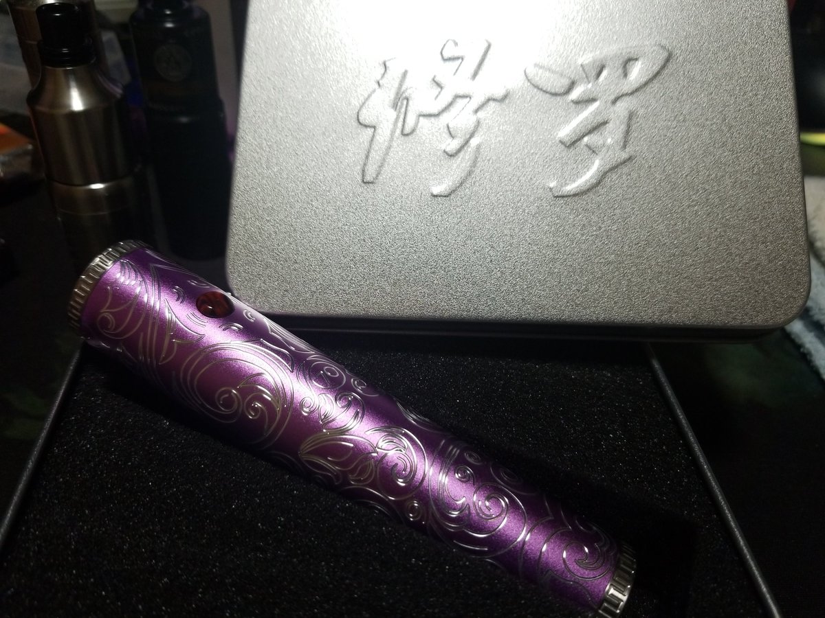 POPOLP_666's tweet photo. MODTECH SURA TC TUBE MOD
SURAは修羅なわけね。
しかし名前の猛々しさとは真逆なエレガントなMOD
エレガントさ極まってボタン一つしか無いからセッティングメンドクセ。
正直VWだけで良いじゃんって思うけどni ss ti のTCプリセットとバイパスモードまであります。
#vape
#MODTECH
#SURATCTUBE https://t.co/p5TZmF6siV