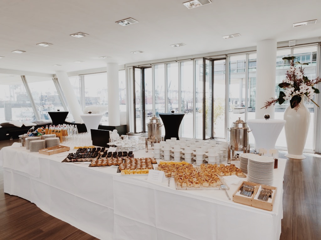 HEPHamburg's tweet photo. Ob Großveranstaltungen, Firmenfeiern, Tagungen, Messen, Konferenzen oder kleine Feiern im exklusiven Rahmen – HEP bietet Ihnen ein kreatives und exklusives Catering. Gestaltet nach Ihren individuellen Vorstellungen und Wünschen. https://t.co/rawx2EaqLJ