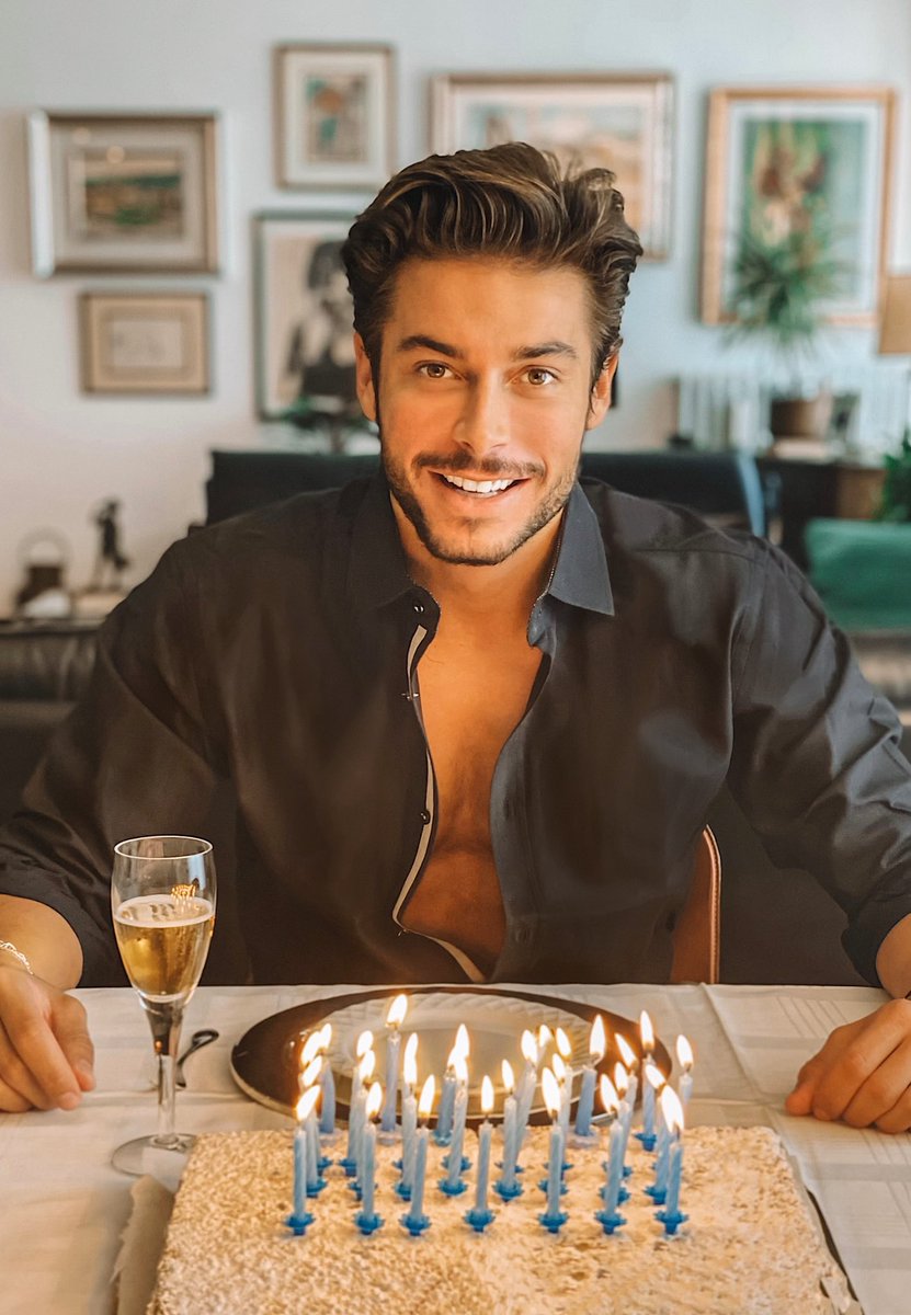 Mi aiutate a spegnere le candeline? Siete tutti con me a festeggiare il mio compleanno! ❤️🎂🎉 Can you help me blow out the candles?  Thank you all to be with me to celebrate my birthday! 🎂🎉 #loveyouall #everythingwillbealright