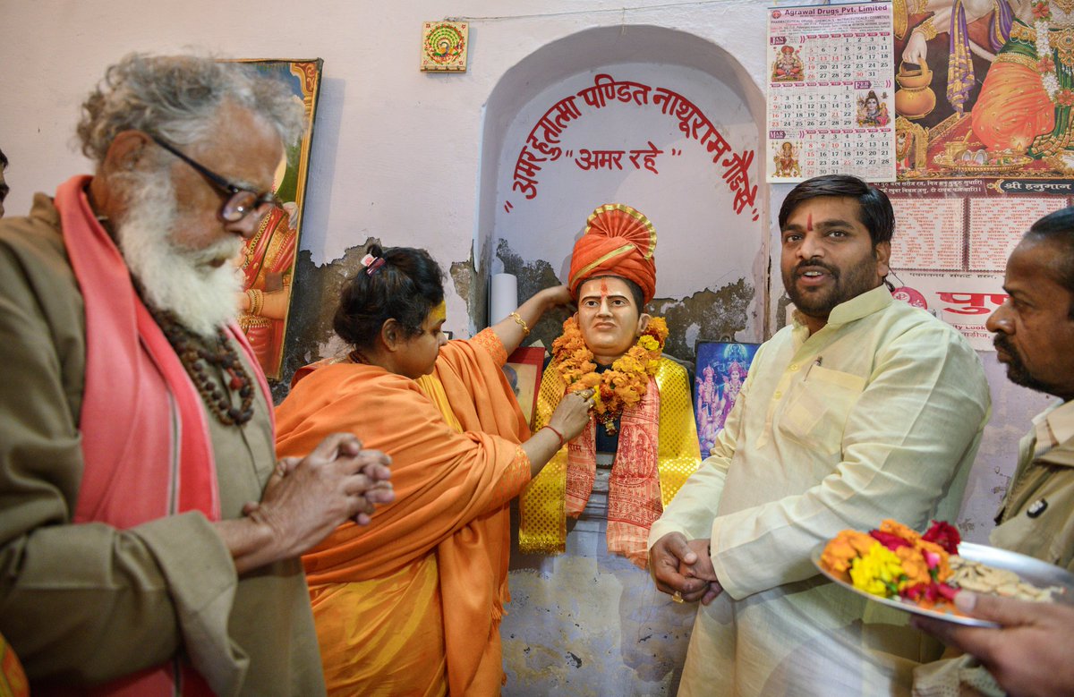 Muhamma17905031's tweet photo. @sapiensapien8 @shreekant431 @VanzaraDg By the whom they were worshipping bro
Planning to built a temple fr godse the freedom fighter ..like I said it's not u who  is abusing Muslims..it's the RSS ideology..think brighter bro https://t.co/YhPEu2ISLN