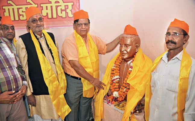 Muhamma17905031's tweet photo. @sapiensapien8 @shreekant431 @VanzaraDg By the whom they were worshipping bro
Planning to built a temple fr godse the freedom fighter ..like I said it's not u who  is abusing Muslims..it's the RSS ideology..think brighter bro https://t.co/YhPEu2ISLN