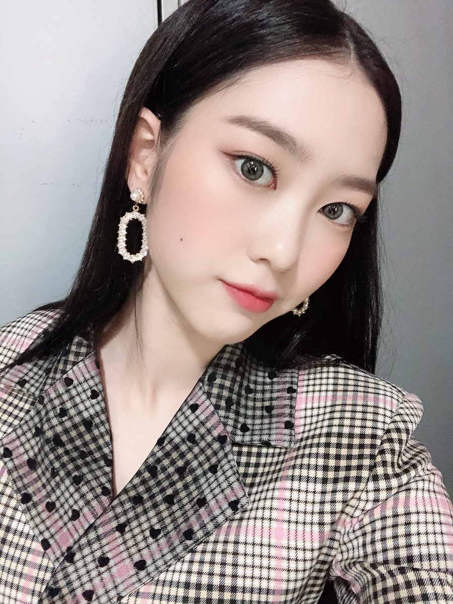 WM_OHMYGIRL's tweet photo. #오다주웠지호 #살짝설렜어 #활동중 #셀카
보고싶었죠오??그렇죠오?? https://t.co/RGIvQU7kEb