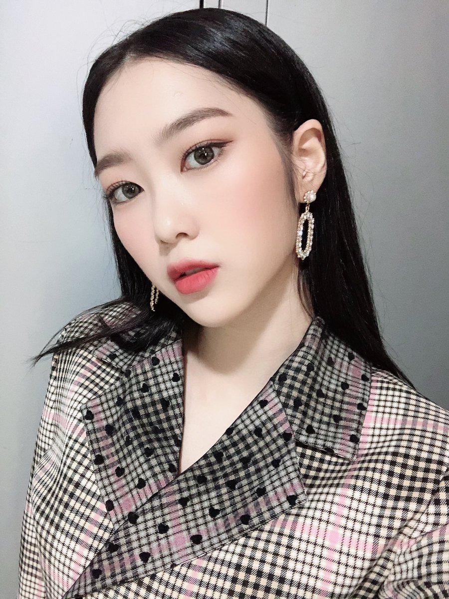 WM_OHMYGIRL's tweet photo. #오다주웠지호 #살짝설렜어 #활동중 #셀카
보고싶었죠오??그렇죠오?? https://t.co/RGIvQU7kEb