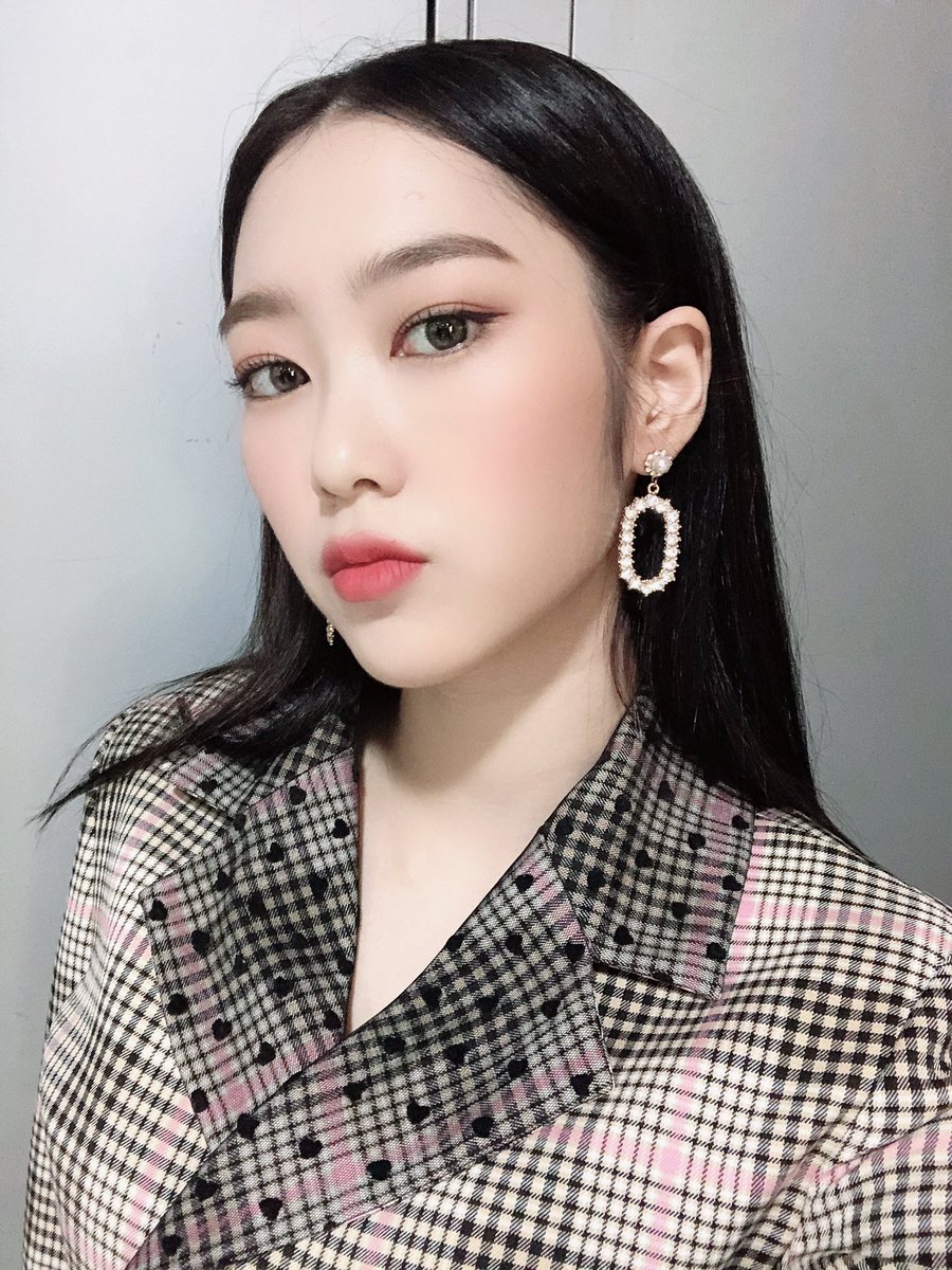 WM_OHMYGIRL's tweet photo. #오다주웠지호 #살짝설렜어 #활동중 #셀카
보고싶었죠오??그렇죠오?? https://t.co/RGIvQU7kEb