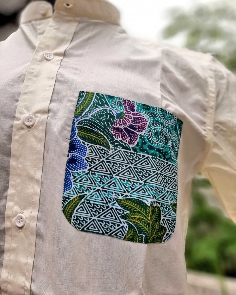 BatikFest_'s tweet photo. #clearencesale 

Poket Batik in Emerlad Green | Dark Grey | Cream Vanilla | Black Black | Navy Blue.
Ada 5 warna.

Sesuai untuk semua majlis.
Japanese Cotton | Sejuk | Tak Mudah Kedut .

Available size:
S - 2XL

Price :  RM50 

Cepat² siapa mahu, boleh terus DM Kakak okay! https://t.co/tdrjMYyuJ2