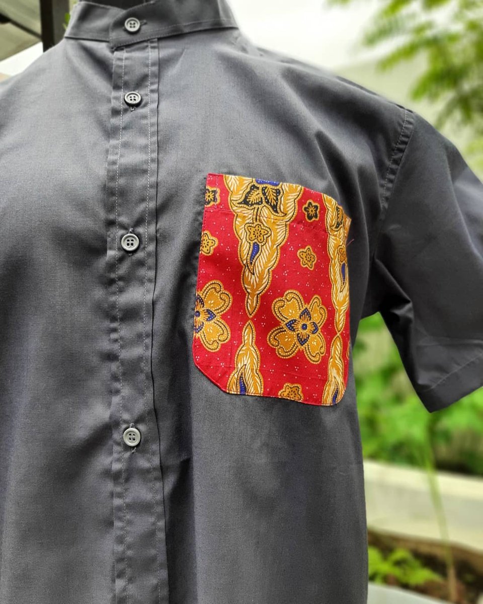 BatikFest_'s tweet photo. #clearencesale 

Poket Batik in Emerlad Green | Dark Grey | Cream Vanilla | Black Black | Navy Blue.
Ada 5 warna.

Sesuai untuk semua majlis.
Japanese Cotton | Sejuk | Tak Mudah Kedut .

Available size:
S - 2XL

Price :  RM50 

Cepat² siapa mahu, boleh terus DM Kakak okay! https://t.co/tdrjMYyuJ2