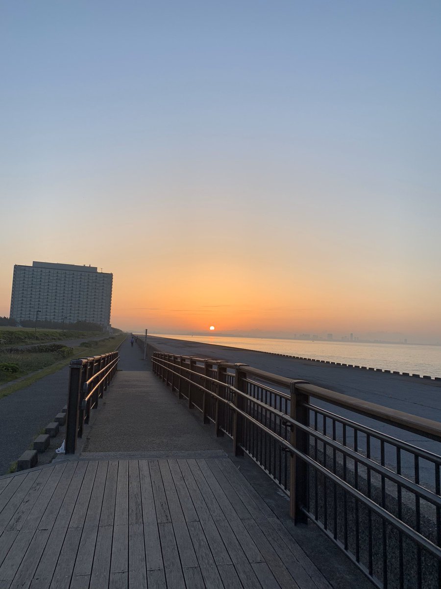 こんばんは🌹
今週担当、本日が最終日です！

最終日にご紹介するのは「新浦安」🙌
新浦安エリアはディズニー系列のホテルがたくさんあります！
私は、パークにインする前日にみんなでホテルに前乗りで泊まるのがとても好きでした🥺
まだまだ週替わりツイートは続きますよ〜
STY🌹
#ディズニーサークル