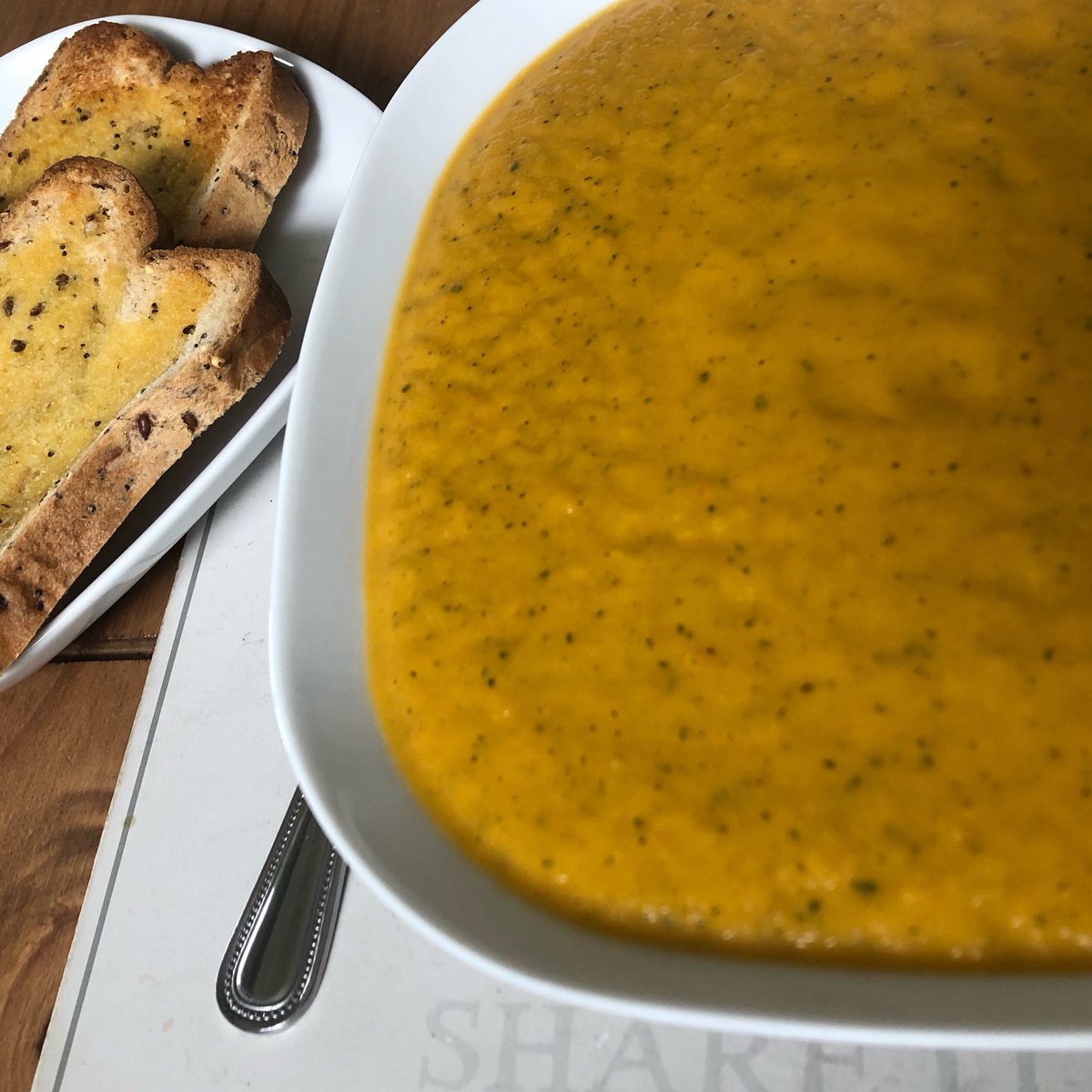 ahappyvegan_'s tweet photo. Red pepper, courgette and carrot soup for lunch with some buttered toast😍😍 
#vegan #glutenfree #veganglutenfree #glutenfreerecipes #happysunday #sundaylunch #cosy #foryou https://t.co/Wg00fafN4R