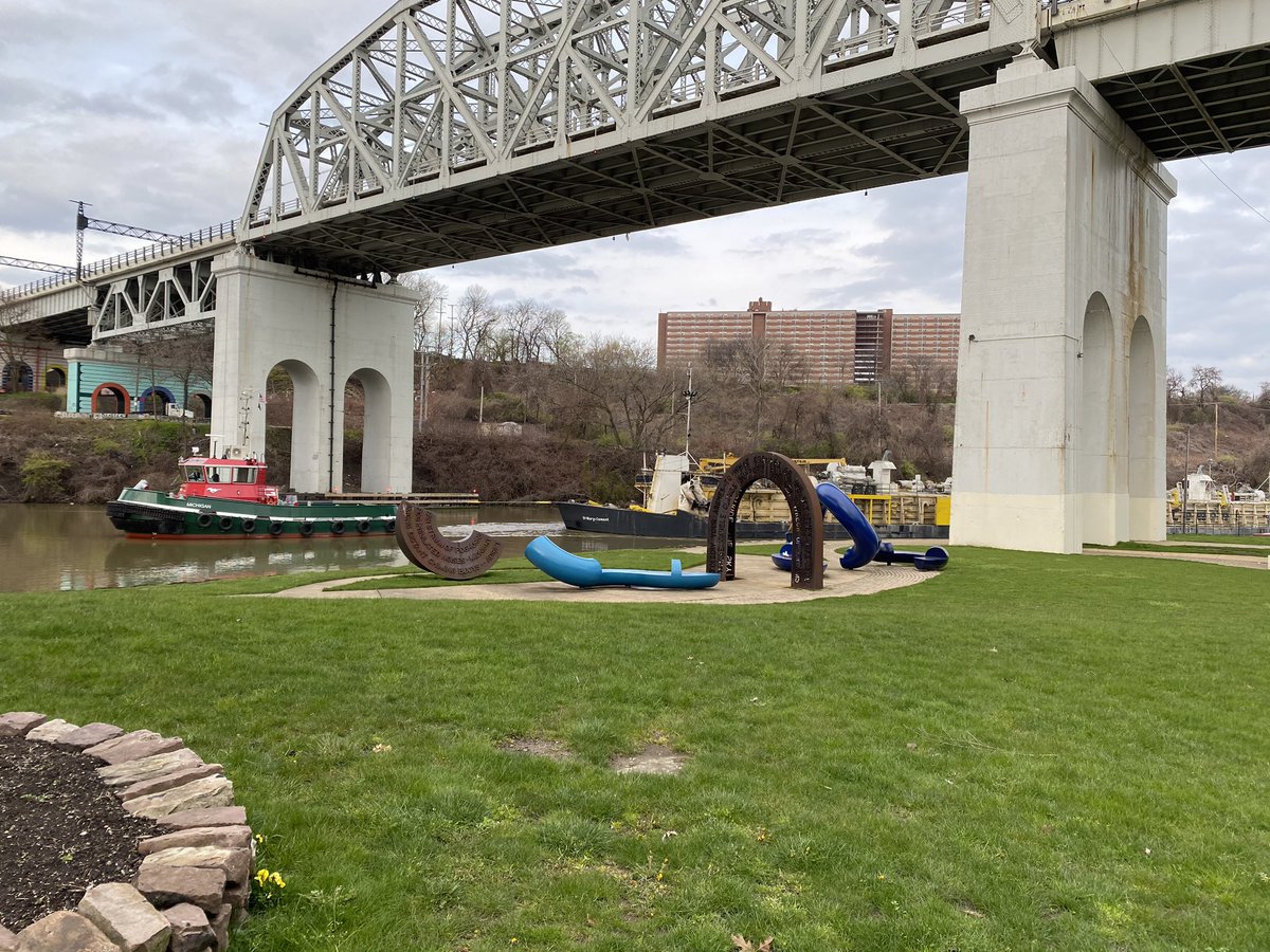 joecimperman's tweet photo. The wonders of our city are right in front of our faces, industry shipping parks/green space art poetry housing public transit water #allrighthere https://t.co/jpqz5oCakF