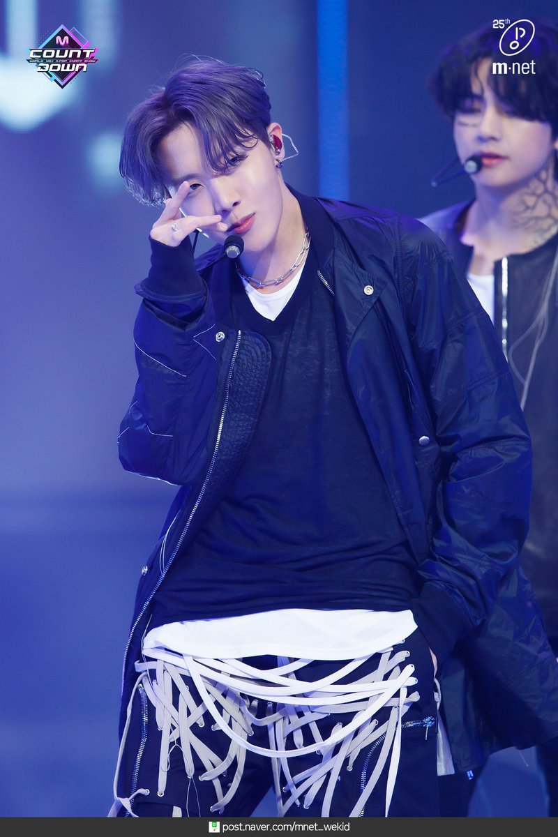 52hertzhope's tweet photo. 이날 나만 운 거 아니지이ㅜ,,,,🥺릭오웬스st 찰떡 소화해버려 https://t.co/7s49SELsvE