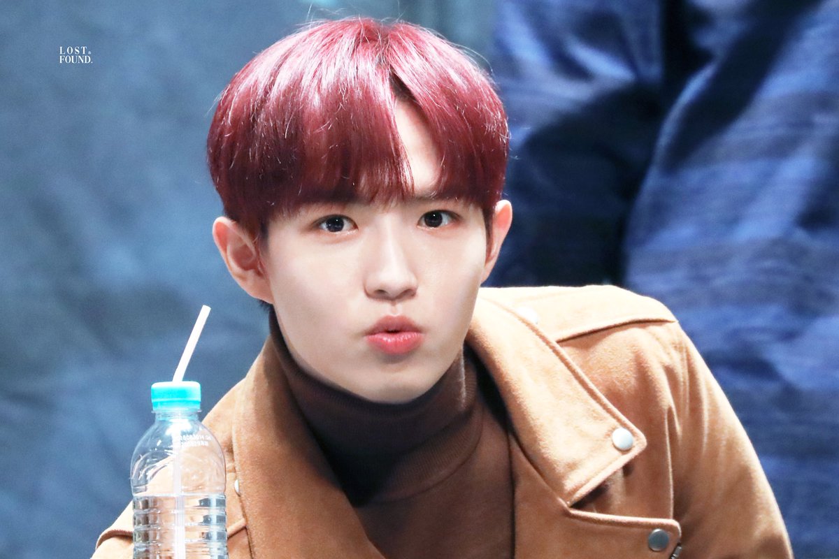 IDOL_REDHEARS's tweet photo. 10. #김재환 
같은 빨머인데 약간 도토리 느낌나는 이 기분은 무엇인가요! 도토리 주���러 다니는 다람쥐 같기도 하고 세상 귀엽습니다ㅜ 노래, 춤 다 잘하는 천재 강아지 김재환님 많이 사랑해주세요! 계정주가 한 마디 더 하자면 김재환 환상콘 샹들리에 한 번씩만 들어보세요 정말 천재 강아지입니다 https://t.co/GhAL2LU4lI