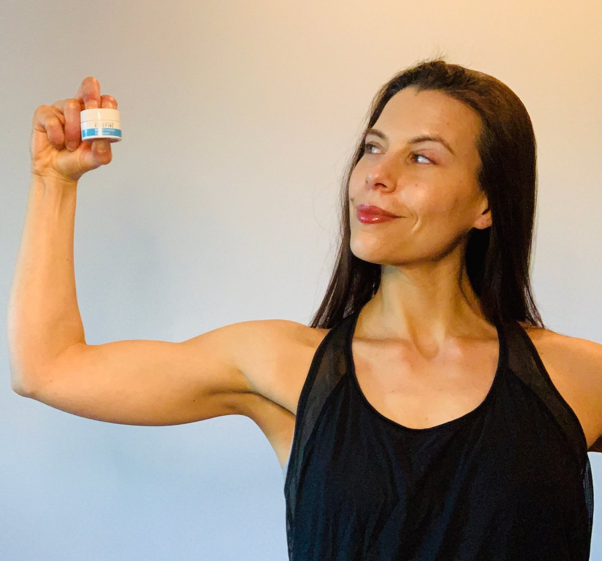 RachelBoehm's tweet image. 𝐄𝐯𝐞𝐫𝐲 𝐰𝐨𝐦𝐚𝐧 𝐧𝐞𝐞𝐝𝐬 𝐚𝐧 𝐞𝐲𝐞 𝐜𝐫𝐞𝐚𝐦 𝐭𝐡𝐚𝐭 𝐰𝐨𝐫𝐤𝐬 𝐚𝐬 𝐡𝐚𝐫𝐝 𝐚𝐬 𝐚 𝐦𝐨𝐭𝐡𝐞𝐫. 💪Mine does. FREE till Wed w/ certain orders. Want it? Need it?
.
#eyecreams #skincareproductsthatwork #multifunctioneyecream #skincarefreebies #antiagingskincare