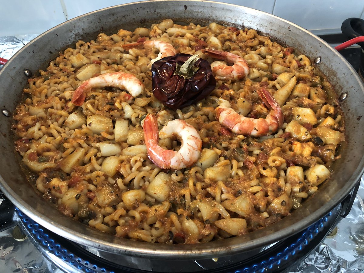 paellasjp's tweet photo. Fideuá de sepia y langostinos!! https://t.co/KE1SIB4FYq
